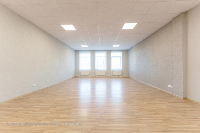 Daudzfunkcionāla telpa Torņakalnā!  Plānojums: viena liela telpa.  + Koplietošanas WC. + Rīga - foto 2