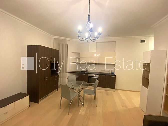 Kāpņu telpa pēc kosmētiskā remonta, guļamistabu skaits 1 gab., telpas izolētas, studio tipa, Rīga - foto 15