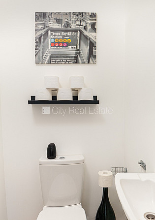 Fasādes māja, renovēta māja, ieeja no ielas, kāpņu telpa pēc kosmētiskā remonta, logi Rīga - foto 20