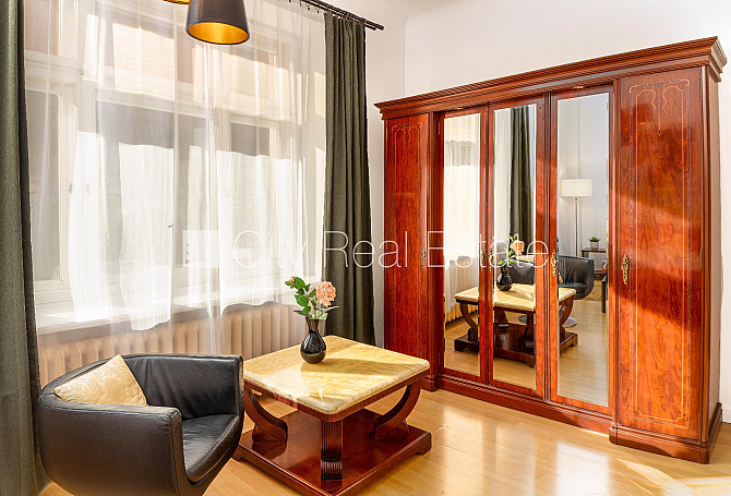 Fasādes māja, renovēta māja, ieeja no ielas, kāpņu telpa pēc kosmētiskā remonta, logi Rīga - foto 14