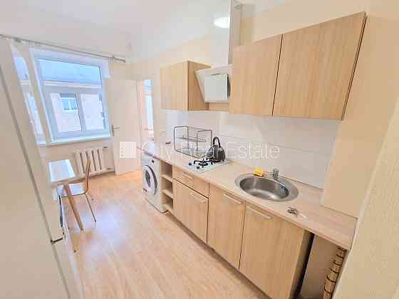 Дом во дворе, реновированный дом, закрытый двор, въездные ворота оснащены Rīga