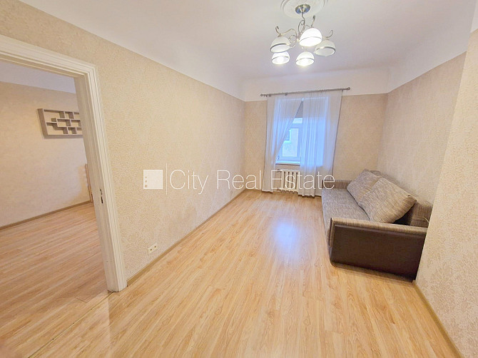 Pagalma māja, renovēta māja, slēgts pagalms, teritorijas iebrauktuves vārti aprīkoti ar Rīga - foto 11