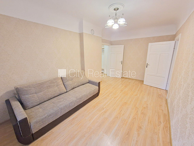 Pagalma māja, renovēta māja, slēgts pagalms, teritorijas iebrauktuves vārti aprīkoti ar Rīga - foto 9