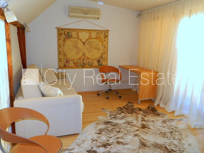 Fasādes māja, ieeja no ielas, kāpņu telpa pēc kosmētiskā remonta, franču balkons, terase, Rīga - foto 13