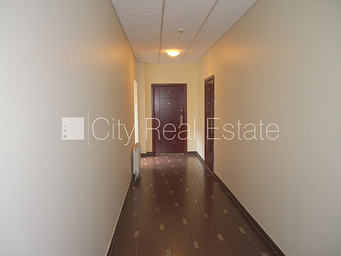 Фасадный дом, реновированный дом, благоустроенная озеленённая территория, вход с Рига - изображение 16