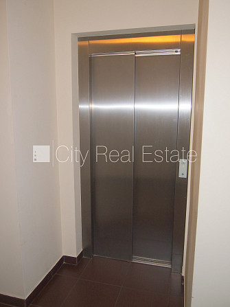 Фасадный дом, реновированный дом, благоустроенная озеленённая территория, вход с Рига - изображение 17