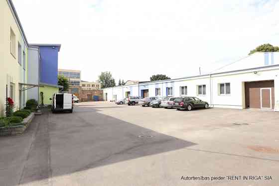 Светлый офис в качественно отреставрированном здании.  Офис прямоугольной формы. Rīga