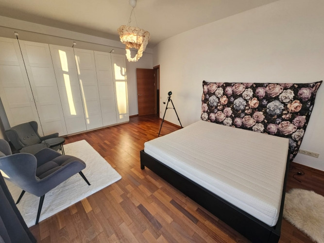 Ekskluzīvs dzīvoklis ar terasi prestižajā Mežaparkā!  Izsmalcināts 3 istabu dzīvoklis Rīga - foto 1