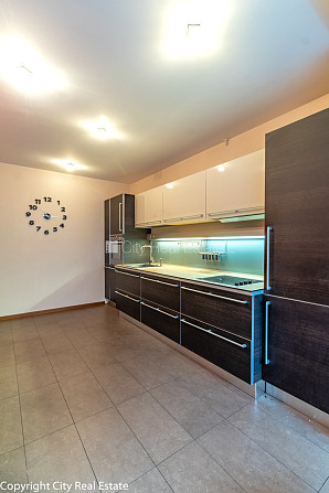 Fasādes māja, renovēta māja, labiekārtota apzaļumota teritorija, luksuss apartamenti , ir Rīga - foto 4