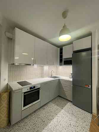 Фасадный дом, изолированные комнаты 3 шт., студио, кухня объединена с гостинной, Rīga