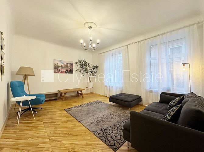 Fasādes māja, istabas izolētas 3 gab., studio tipa, virtuve apvienota ar viesistabu, augstie Rīga - foto 1