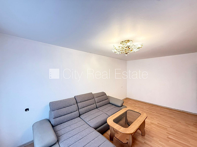 Дом во дворе, благоустроенная озеленённая территория, места для нескольких Рига - изображение 3