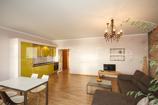 Fasādes māja, renovēta māja, labiekārtota apzaļumota teritorija, ieeja no ielas, kāpņu Rīga - foto 2