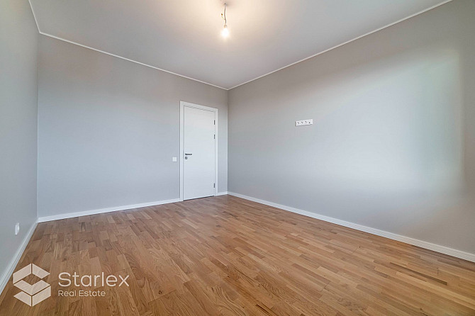 Ekspluatācijā nodota dzīvojamā māja Pļavniekos. Projektu raksturo augstvērtīga un Rīga - foto 6