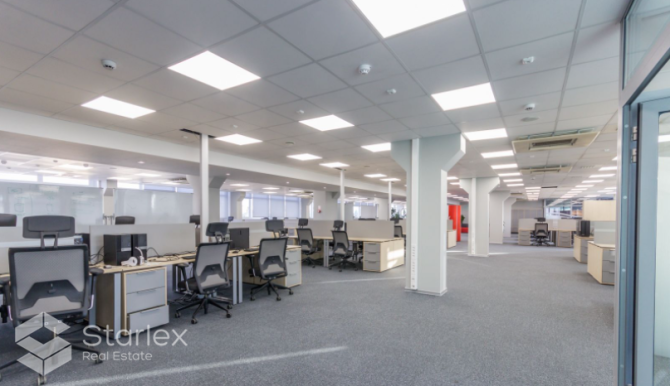 Atvērtā plānojuma birojs ar profesionālai IT kompānijai veidotām sakaru komunikācijām. Rīga - foto 7