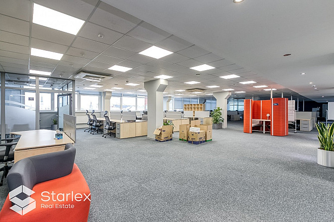 Atvērtā plānojuma birojs ar profesionālai IT kompānijai veidotām sakaru komunikācijām. Rīga - foto 2