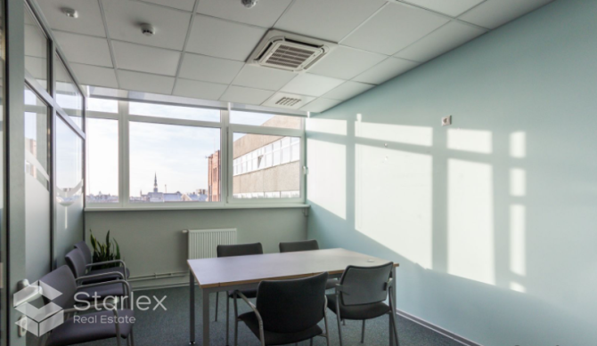 Atvērtā plānojuma birojs ar profesionālai IT kompānijai veidotām sakaru komunikācijām. Rīga - foto 13