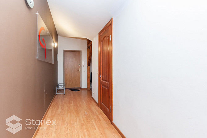 Plašs mansarda dzīvoklis ar logiem gan uz pagalmu, gan fasādi - Lāčplēša ielu. Dzīvoklis ir Rīga - foto 20