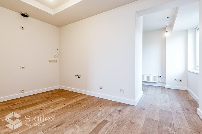 Iegādei pieejams dzīvoklis tikko renovētajā mājā ar lielisku skatu uz Pētersalas un Rīga - foto 5