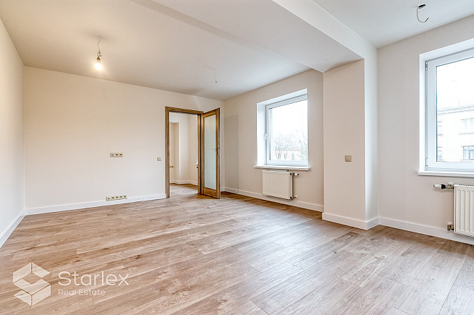 Iegādei pieejams dzīvoklis tikko renovētajā mājā ar lielisku skatu uz Pētersalas un Rīga - foto 20