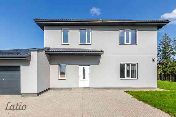 Pārdod plašu 2025.gada būvētu privātmāju.
Mājai ir labi pārdomāts plānojums-  5 izolētas istabas, ar Rīgas rajons