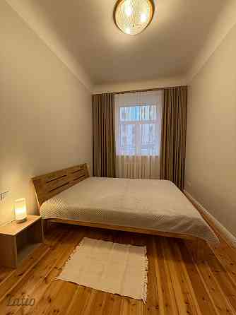 Tiek piedāvāts īrei lielisks, pilnībā mēbelēts 2 istabu dzīvoklis Rīgas klusajā centrā  prestižajā v Rīga