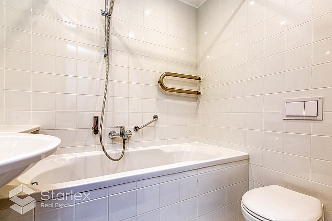 Iegādei pieejams dzīvoklis tikko renovētajā mājā ar lielisku skatu uz Pētersalas un Rīga - foto 13