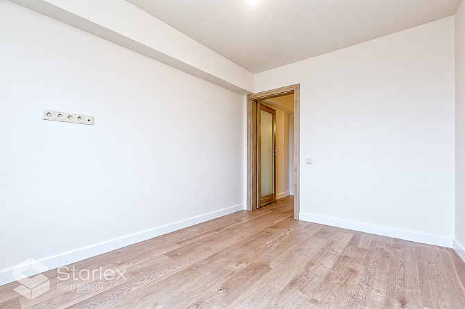 Iegādei pieejams dzīvoklis tikko renovētajā mājā ar lielisku skatu uz Pētersalas un Rīga - foto 7