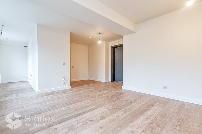 Iegādei pieejams dzīvoklis tikko renovētajā mājā ar lielisku skatu uz Pētersalas un Rīga - foto 17