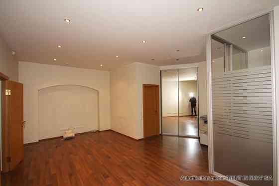 Biroja centrā. Telpas pēc kapitālā remonta;  Pieejas no 02.2026.  + 1. stāvs. + Platība sastāv no pr Рига