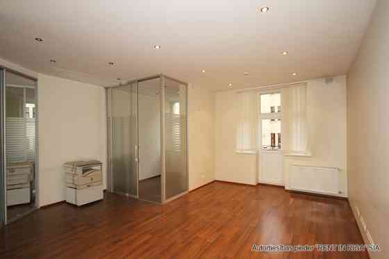 Biroja centrā. Telpas pēc kapitālā remonta;  Pieejas no 02.2026.  + 1. stāvs. + Platība sastāv no pr Рига