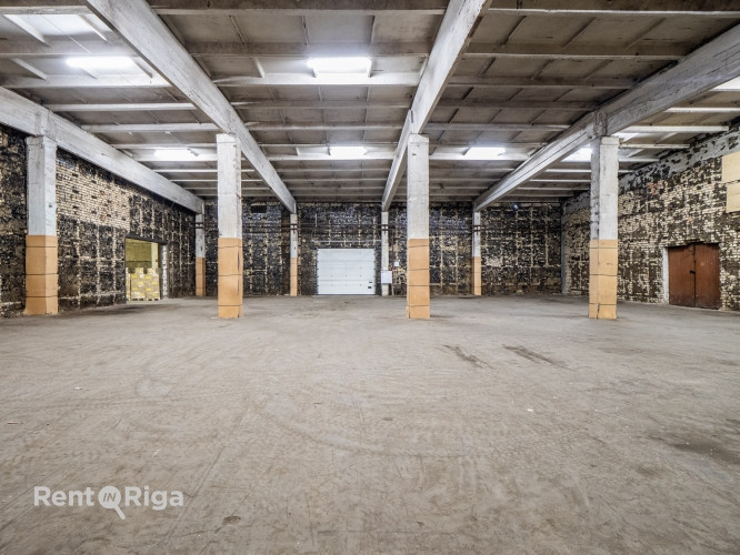 Сдаются складские помещения по адресу ул. Бuļļu 45.  Склад разделён на две части: Рига - изображение 1