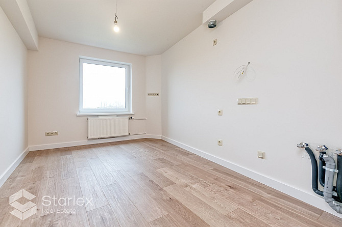 Iegādei pieejams dzīvoklis tikko renovētajā mājā ar lielisku skatu uz Pētersalas un Rīga - foto 12