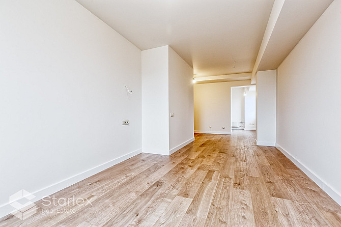 Iegādei pieejams dzīvoklis tikko renovētajā mājā ar lielisku skatu uz Pētersalas un Rīga - foto 6