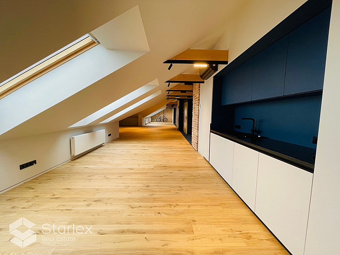 Iznomā augstvērtīgas mansarda biroja telpas renovētā ēkā Rīgas centrā, Miera ielā 2.
Nams Rīga - foto 3