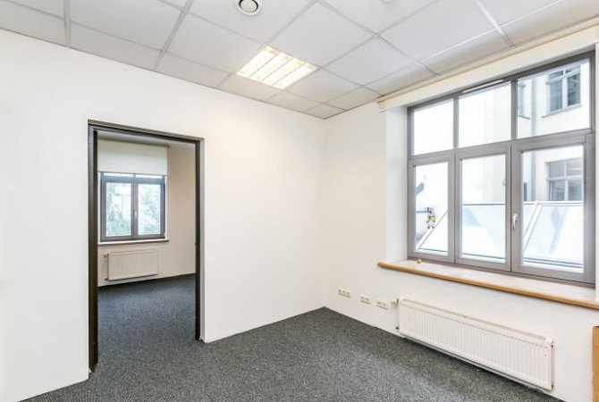 Iznomā biroja telpas prestižā vietā Vecrīgā, Audēju ielā 8.

Ēka celta 1790. gadā, Rīga - foto 5