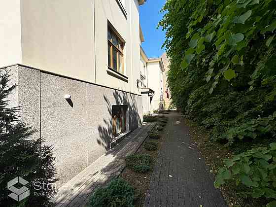 Pārdod reprezentablu dzīvokļu un biroju ēku Ernestīnes ielā 6, Āgenskalnā. Pirmskara laikā celtā 4-s Rīga