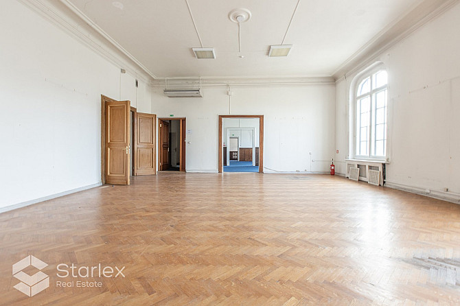 Iznomā īpašumu ekskluzīvā vietā Rīgas centrā  Raiņa bulvārī 7.Raiņa bulvārī 7 atrodas Rīga - foto 13