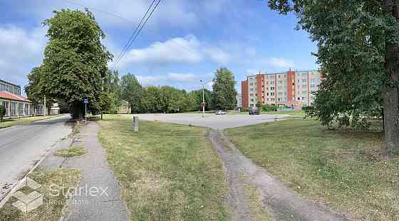 Pārdod zemes gabalu ar platību 4112 m2 Rīgā, Šampēterī. Zemes gabals lielākoties ir asfaltēts un šob Рижский район