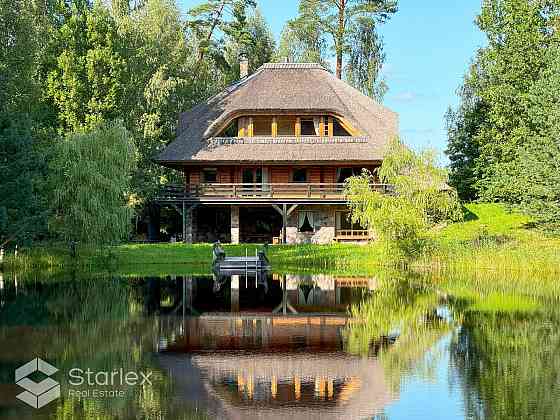 Pārdod 3-stāvu guļbaļķu savrupmāju ar 1.32 ha zemes gabalu un privātu ezeru gleznainajā Amatciemā. M Цесис и Цесисский край