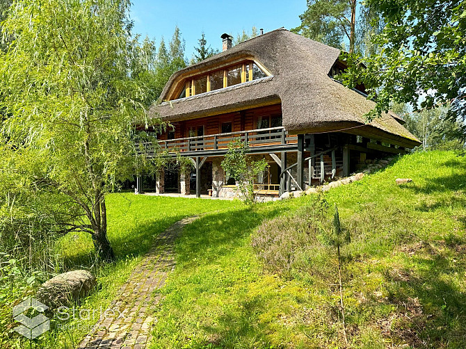 Pārdod 3-stāvu guļbaļķu savrupmāju ar 1.32 ha zemes gabalu un privātu ezeru gleznainajā Amatciemā. M Цесис и Цесисский край - изображение 3