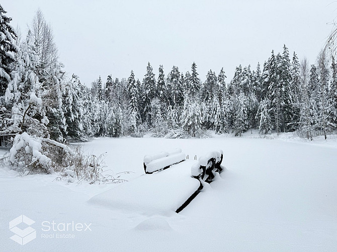 Pārdod 3-stāvu guļbaļķu savrupmāju ar 1.32 ha zemes gabalu un privātu ezeru gleznainajā Amatciemā. M Цесис и Цесисский край - изображение 6