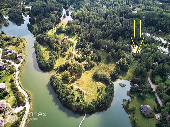 Pārdod 3-stāvu guļbaļķu savrupmāju ar 1.32 ha zemes gabalu un privātu ezeru gleznainajā Amatciemā. M Цесис и Цесисский край - изображение 10