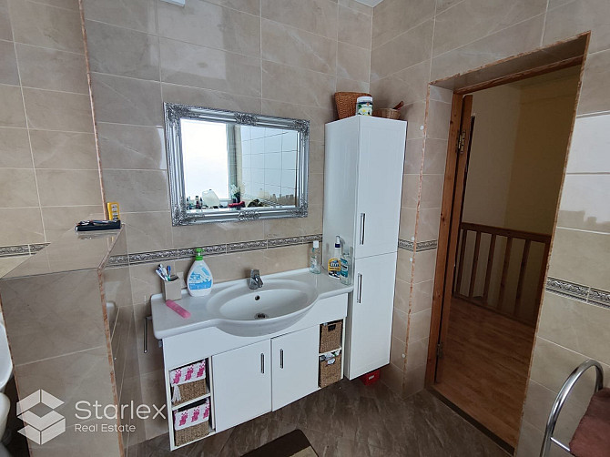 Pārdošanā nonācis fantastisks īpašums- pamatīgi būvēta liela ķieģeļu privātmāja Rīgas rajons - foto 12