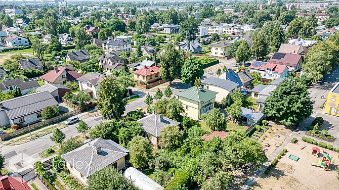 Dārzciemā uz Sesku ielas pārdošanā ir zemes gabals ar vienstāvu māju un palīgceltni. Mājas Rīga - foto 2