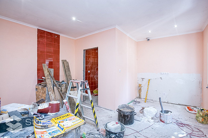 Dārzciemā uz Sesku ielas pārdošanā ir zemes gabals ar vienstāvu māju un palīgceltni. Mājas Rīga - foto 17