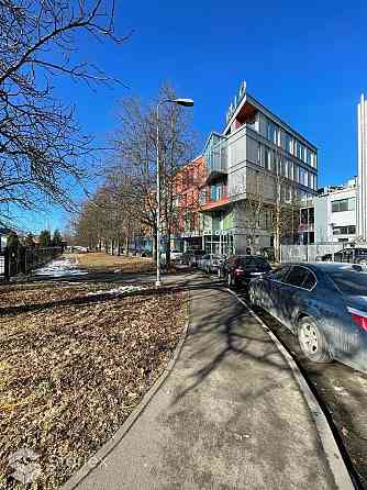 Nomai tiek piedāvātas 392 m2 plašas biroja telpas ar skatu uz Daugavu. Birojs atrodas ēkas 3. stāvā. Rīga