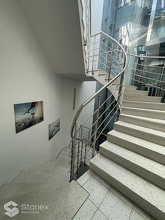 Nomai tiek piedāvātas 392 m2 plašas biroja telpas ar skatu uz Daugavu. Birojs atrodas ēkas 3. Rīga - foto 9