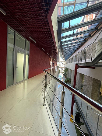 Nomai tiek piedāvātas 392 m2 plašas biroja telpas ar skatu uz Daugavu. Birojs atrodas ēkas 3. Rīga - foto 7