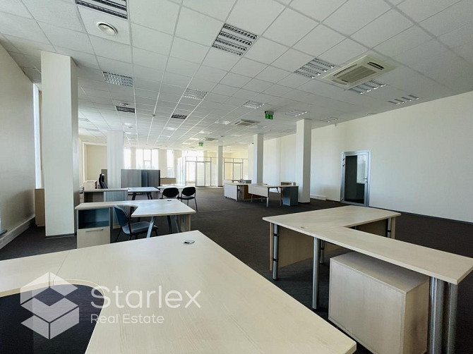 Nomai tiek piedāvātas 392 m2 plašas biroja telpas ar skatu uz Daugavu. Birojs atrodas ēkas 3. Rīga - foto 4